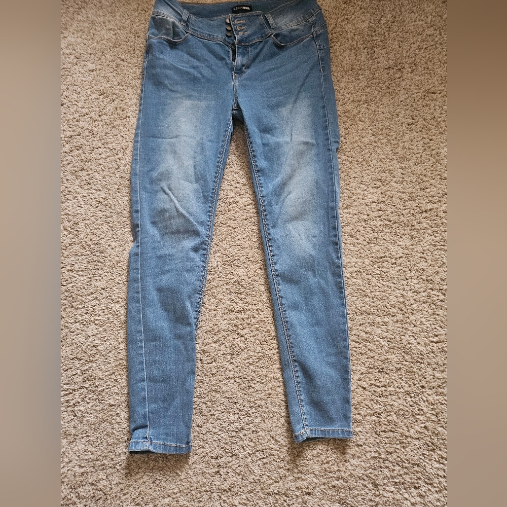 Fashion Nova FN size 11 stretch jeans, skinny light wash curvy